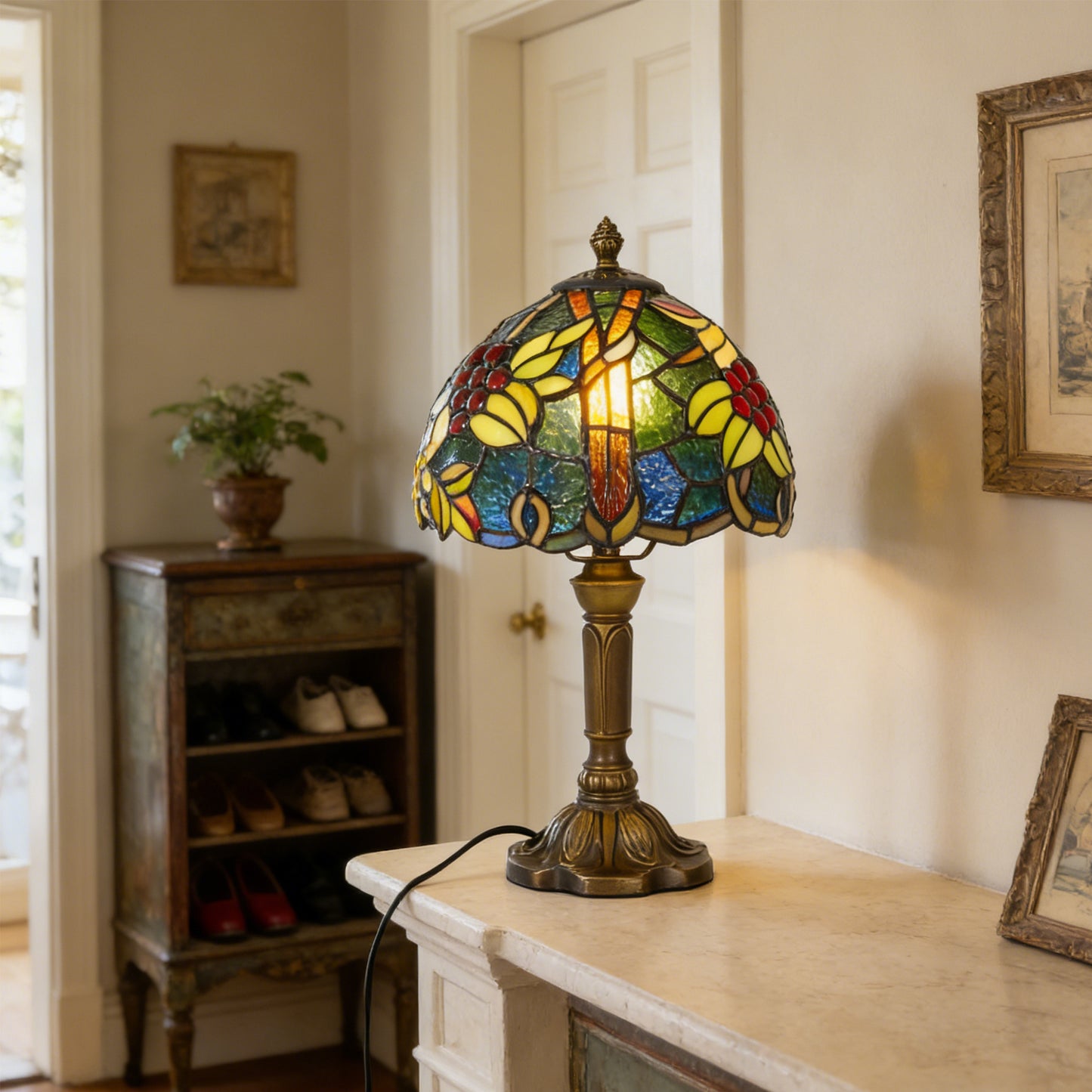 Vintage Tiffany Style Grape Stained Glass Table Lamp - Art Glass Bedside Lamp with Bronze Base